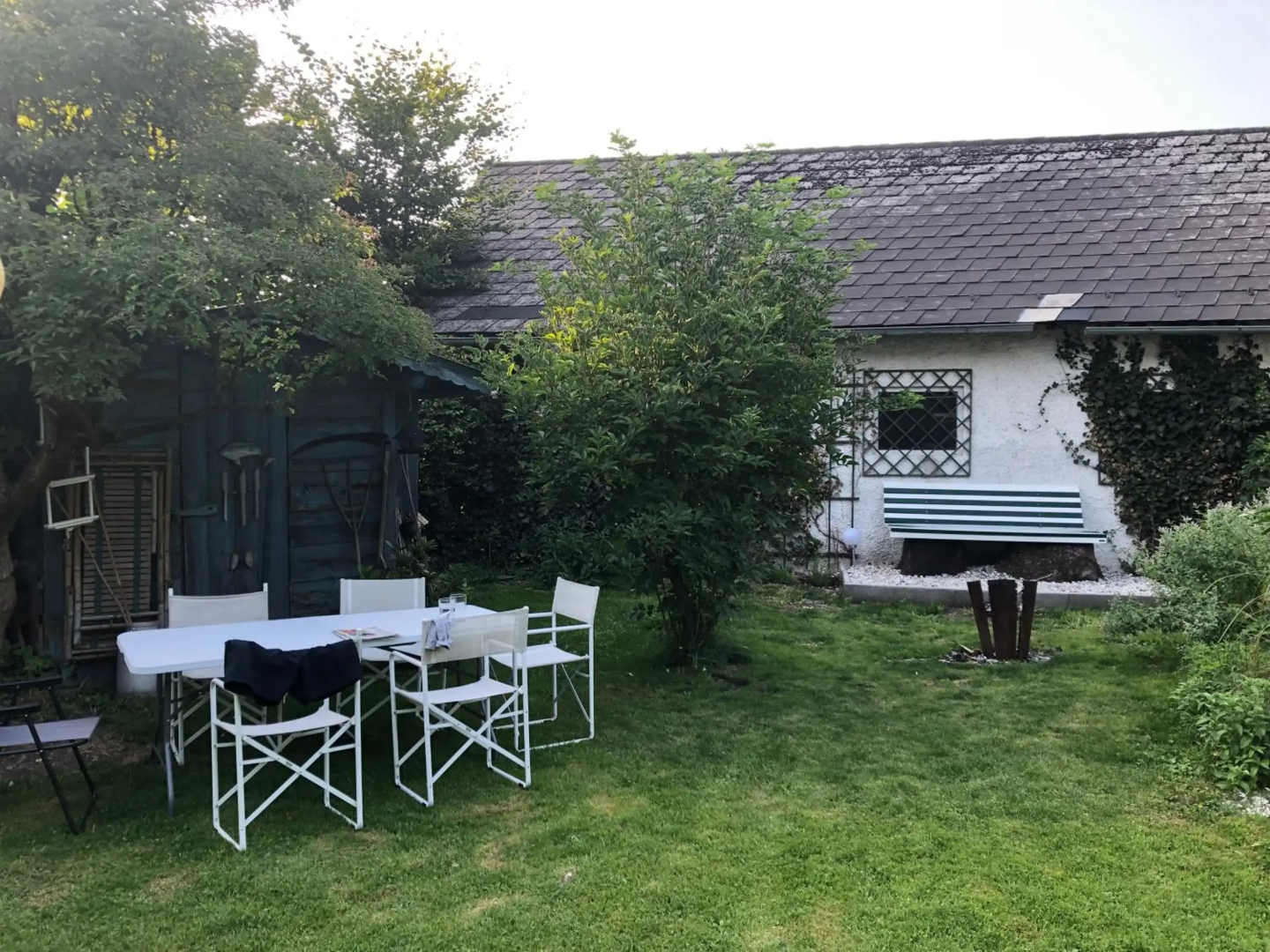 Haus in Anif bei Salzburg mit Sauna und Garten mit Badeteich