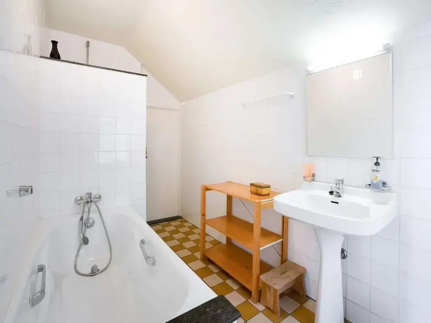 Voeren Mansion With Garden