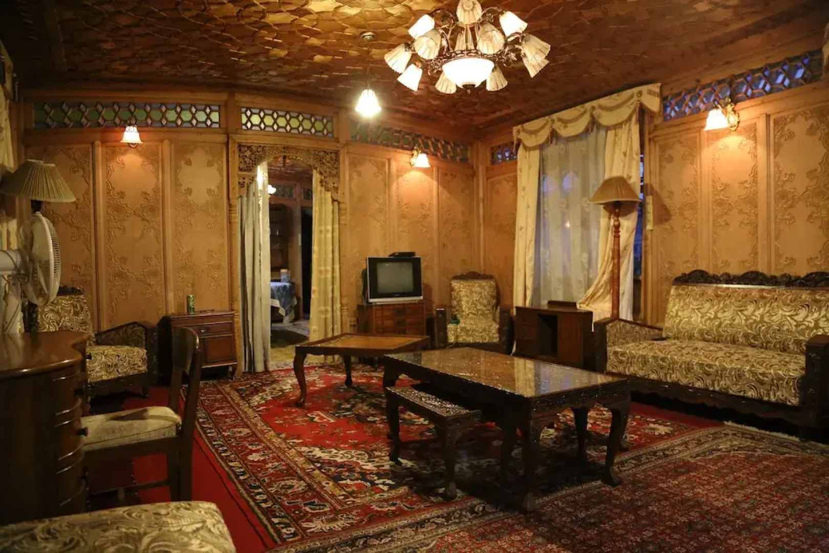 Kharpalace Group of House Boat