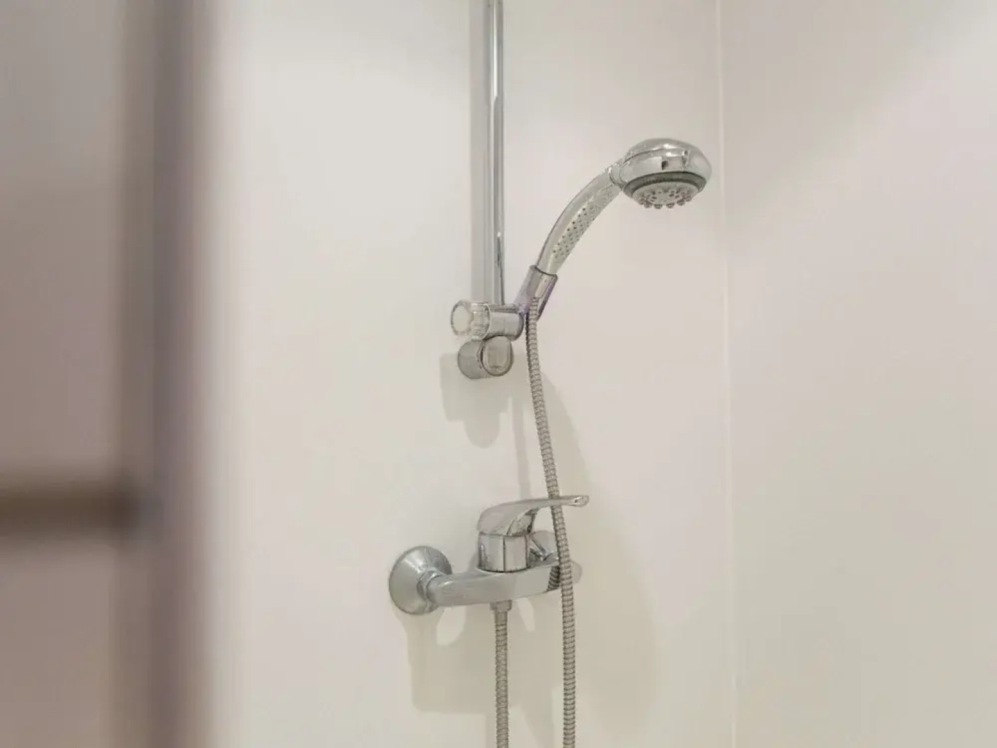 Mansion With Pool, Neblon