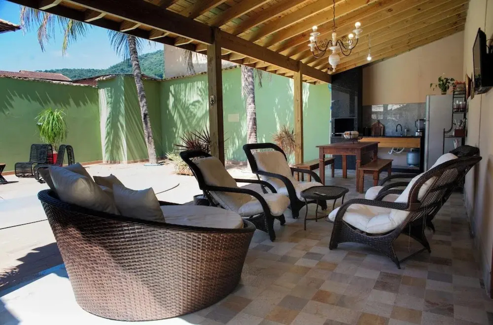 Casa com Piscina e Churrasqueira no Pantanal