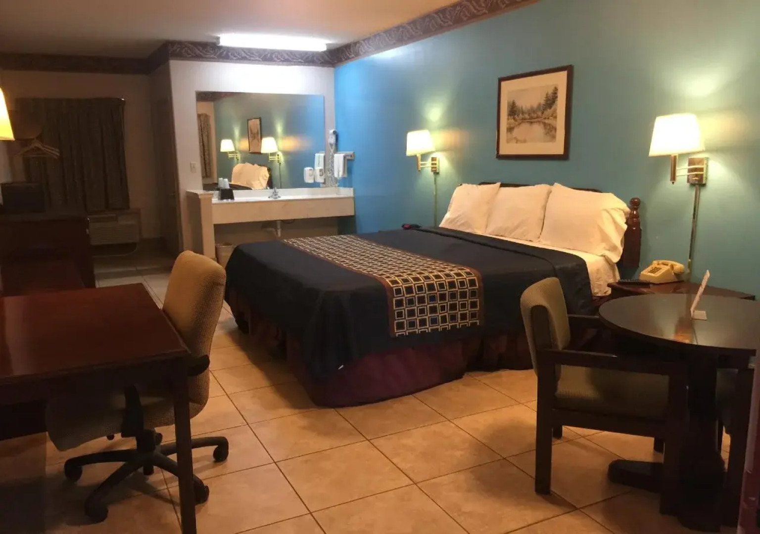 Texas Inn and Suites City Center at University Dr.