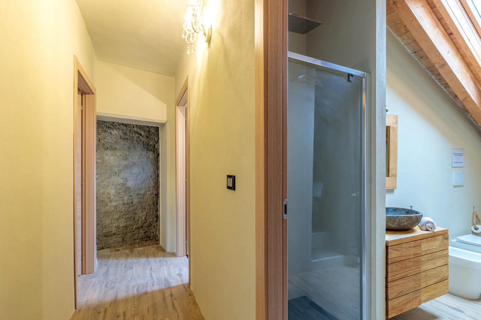 Cascina Liebe with sauna among vineyards