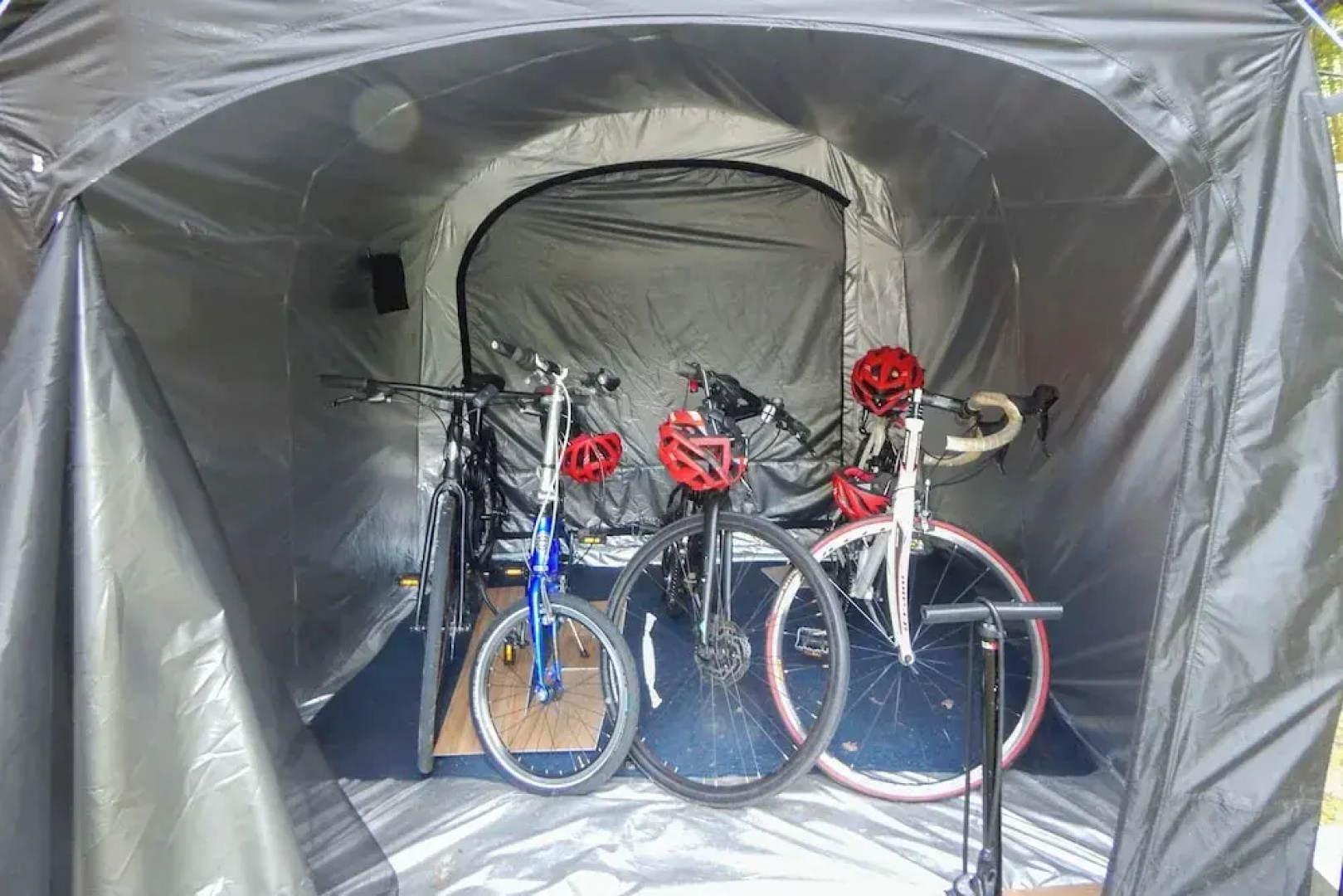 9 Mi to Saratoga Racetrack: Townhome w/ Bicycles!
