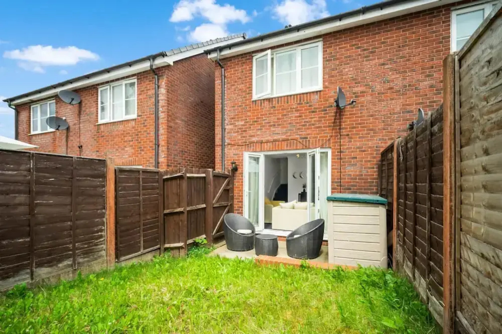 Cute Modern Mews Home in Oldbury