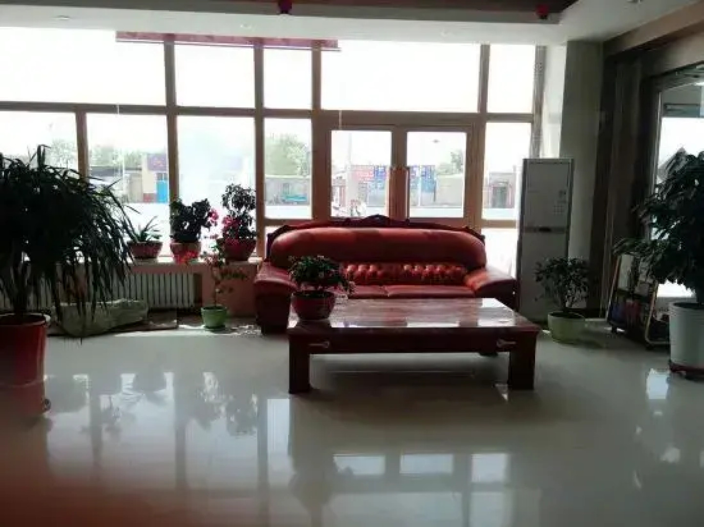 Huyang Business Hotel