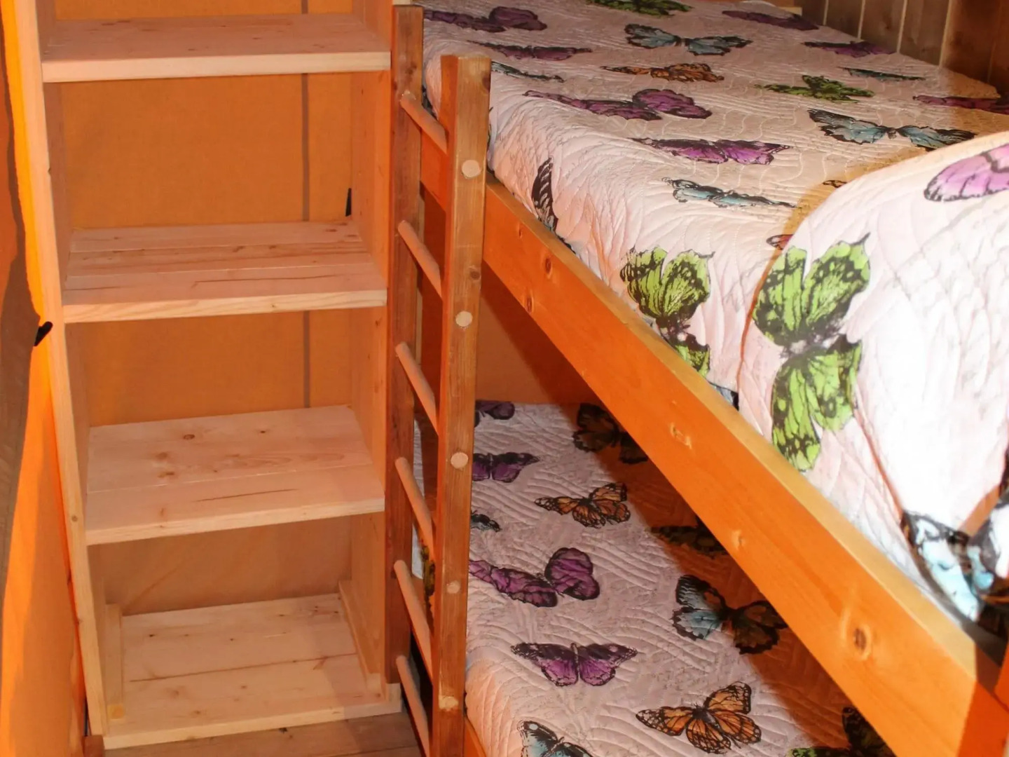 Beautiful tent lodge in Massignano with private terrace