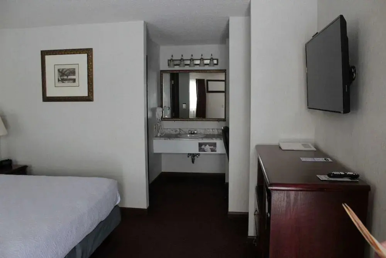 Shiretown Inn & Suites