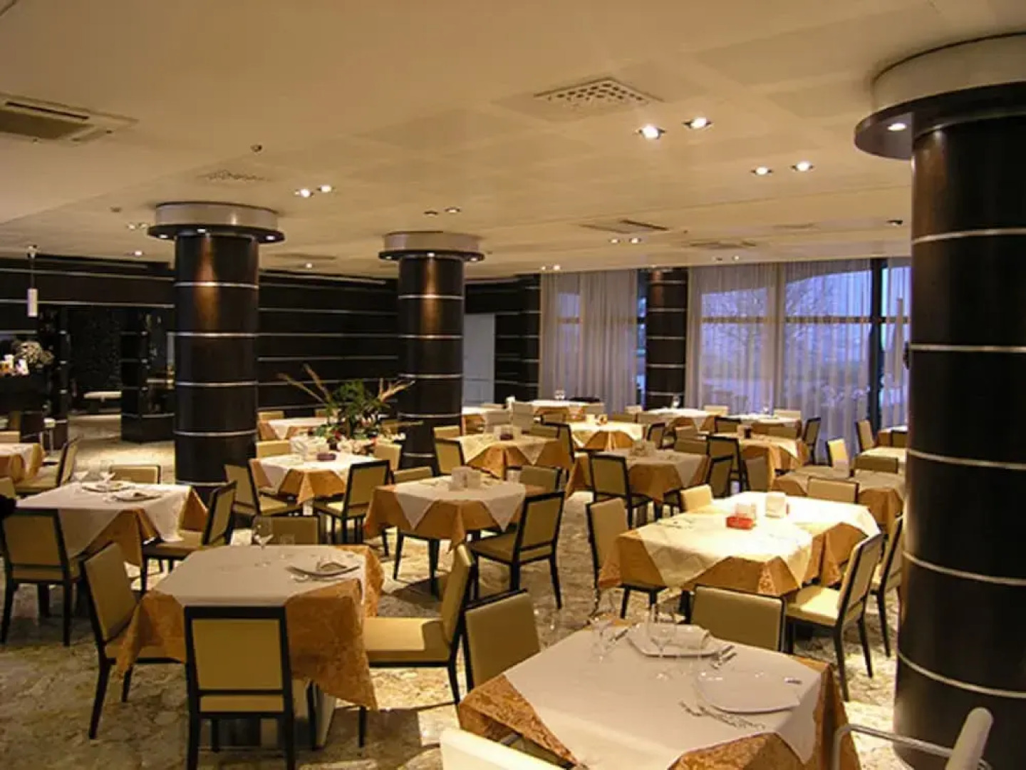 Dado Hotel International