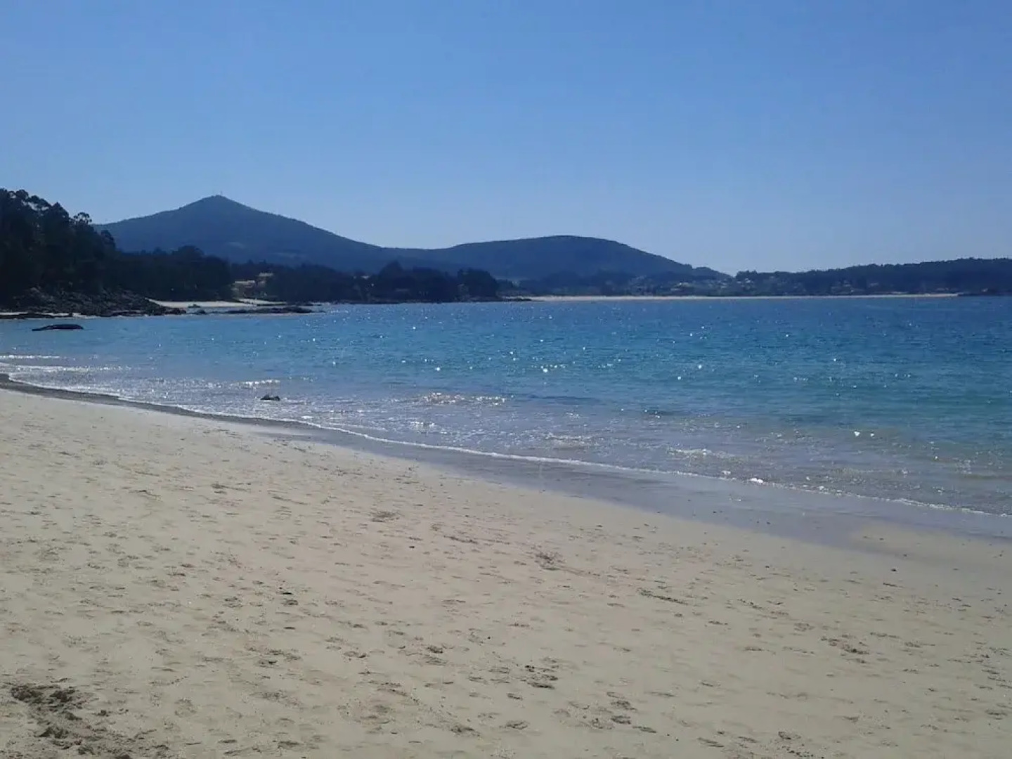 Large Sunny Apartment in Sanxenxo With Direct Access to the Beach