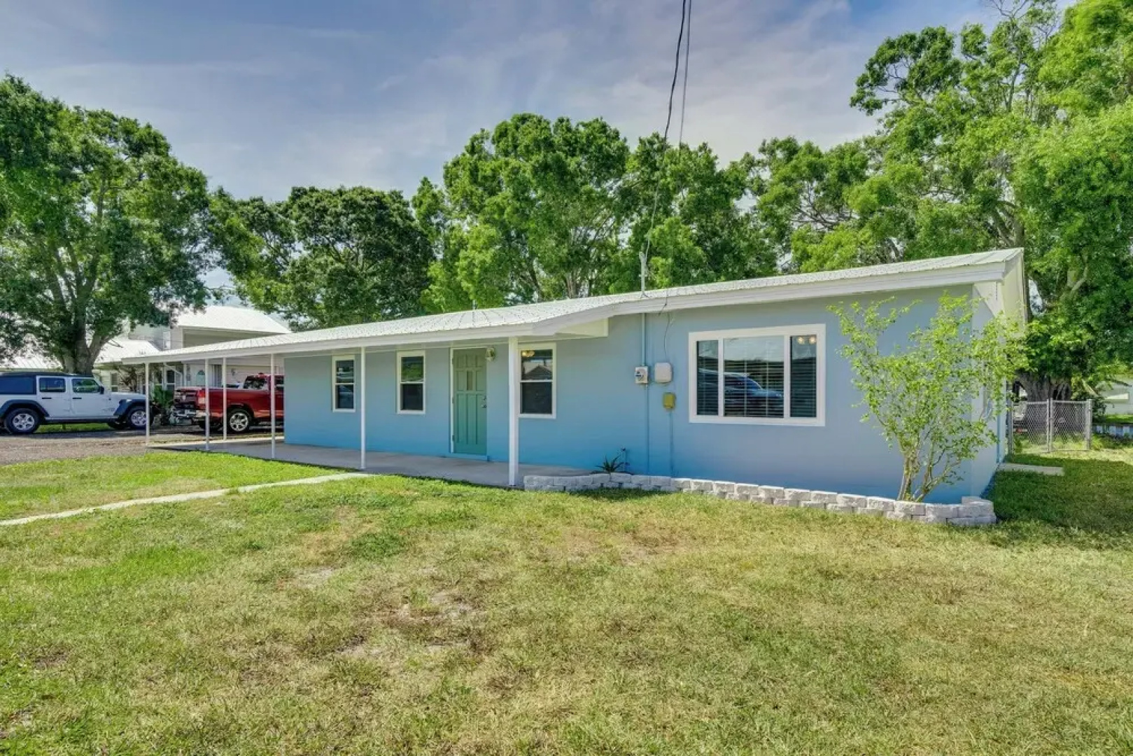 Waterfront Okeechobee Getaway w/ Backyard Dock!