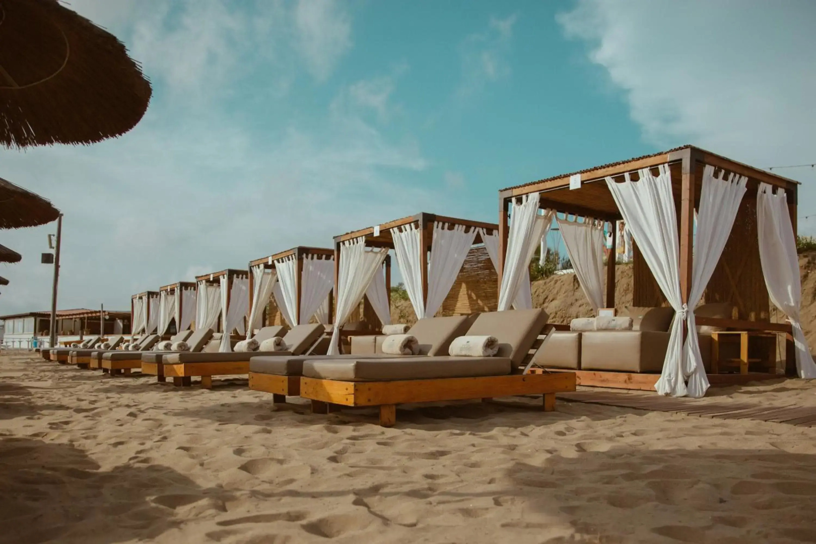 Cumeja - Beach Club & Hotel