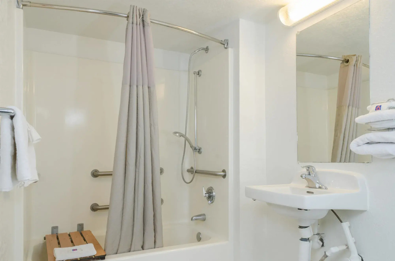 Super 8 by Wyndham Turlock