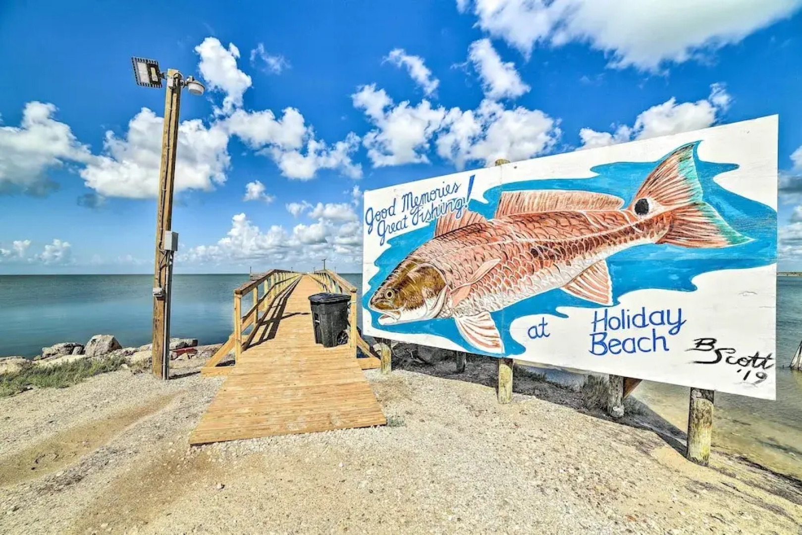 4 Mi to Beach & Fishing: Rockport Cottage w/ Deck!