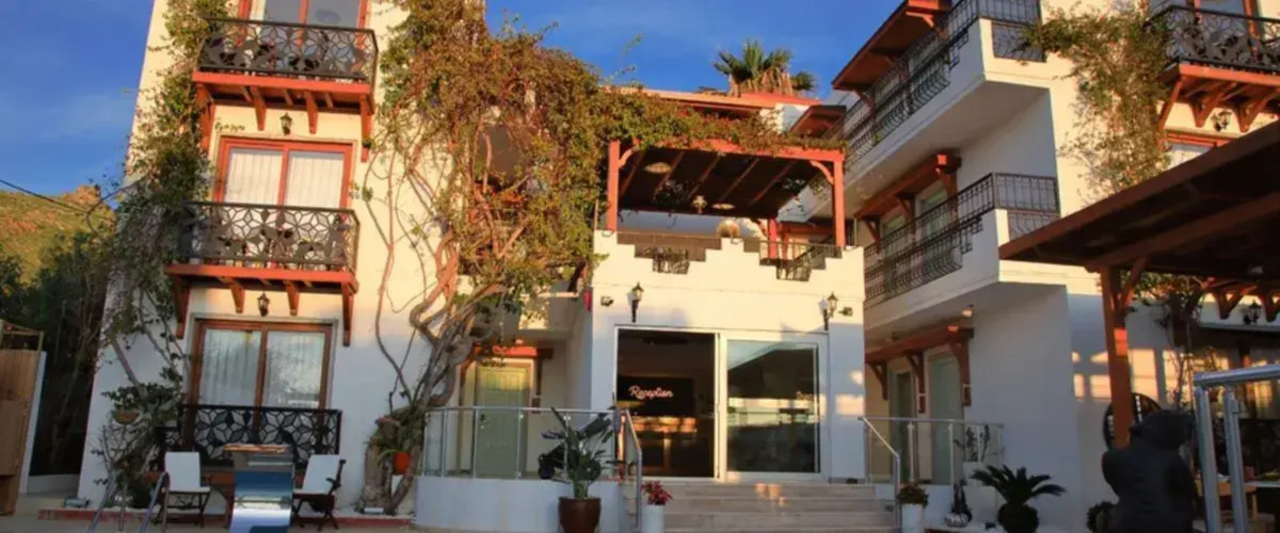 West Coast Otel
