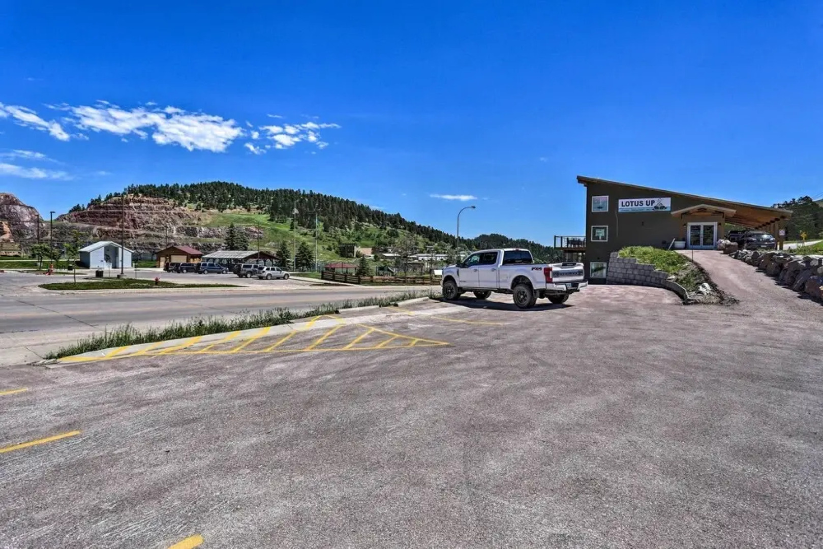 Cozy Black Hills Cabin w/ Deck ~ 3 Mi to Deadwood!