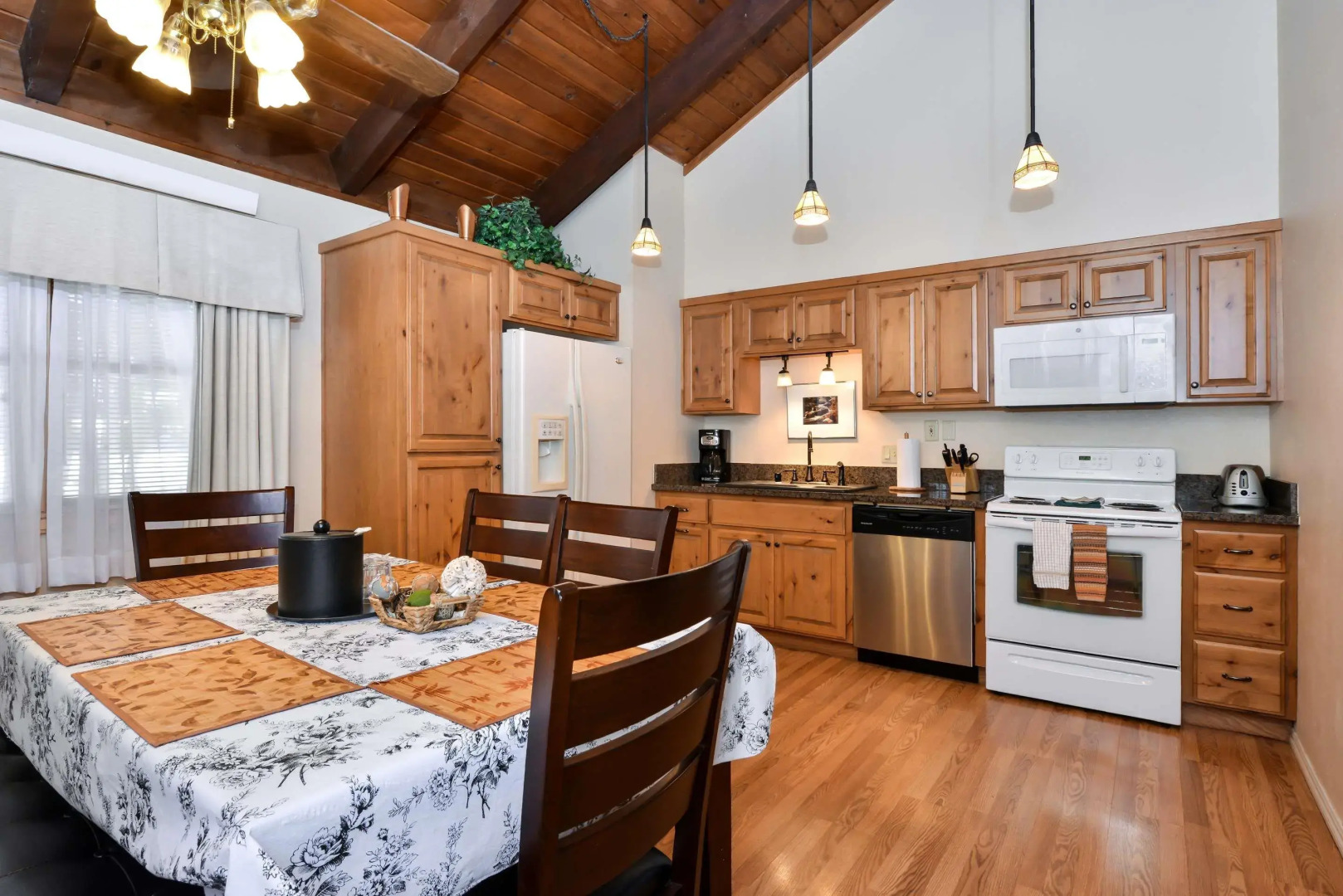 Station House Inn - Near Heavenly Gondola