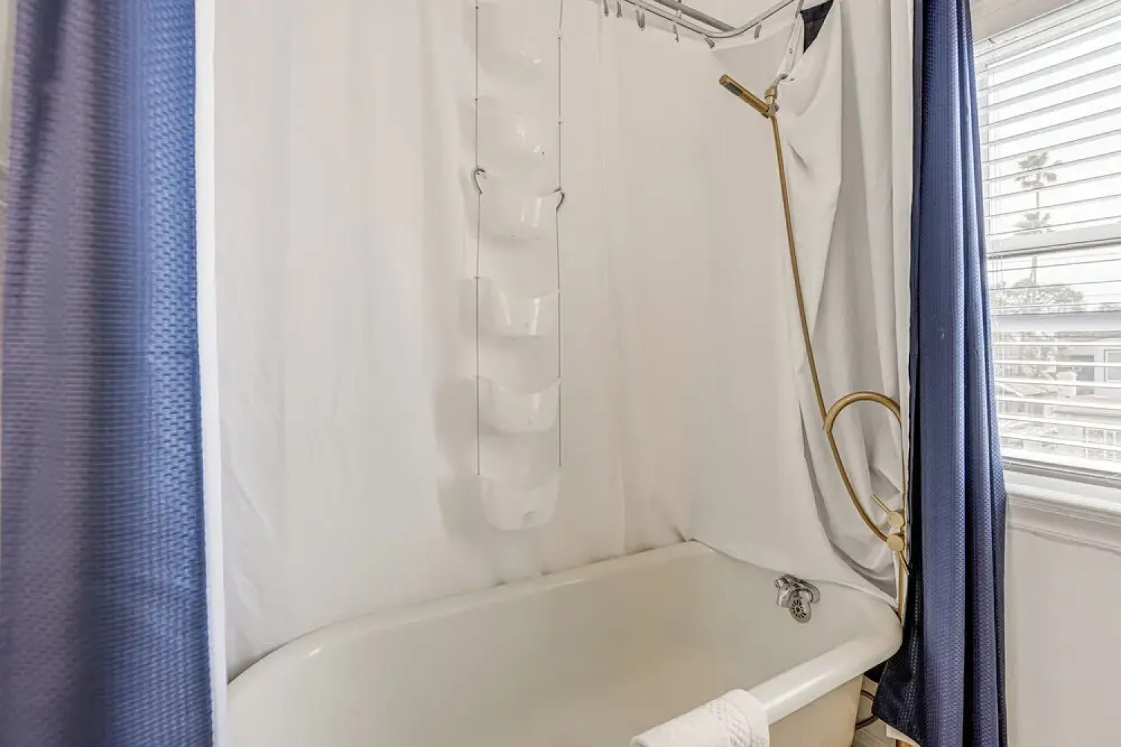 8 Mi to Bay Bridge: Couple's Getaway w/ Mtn Views!