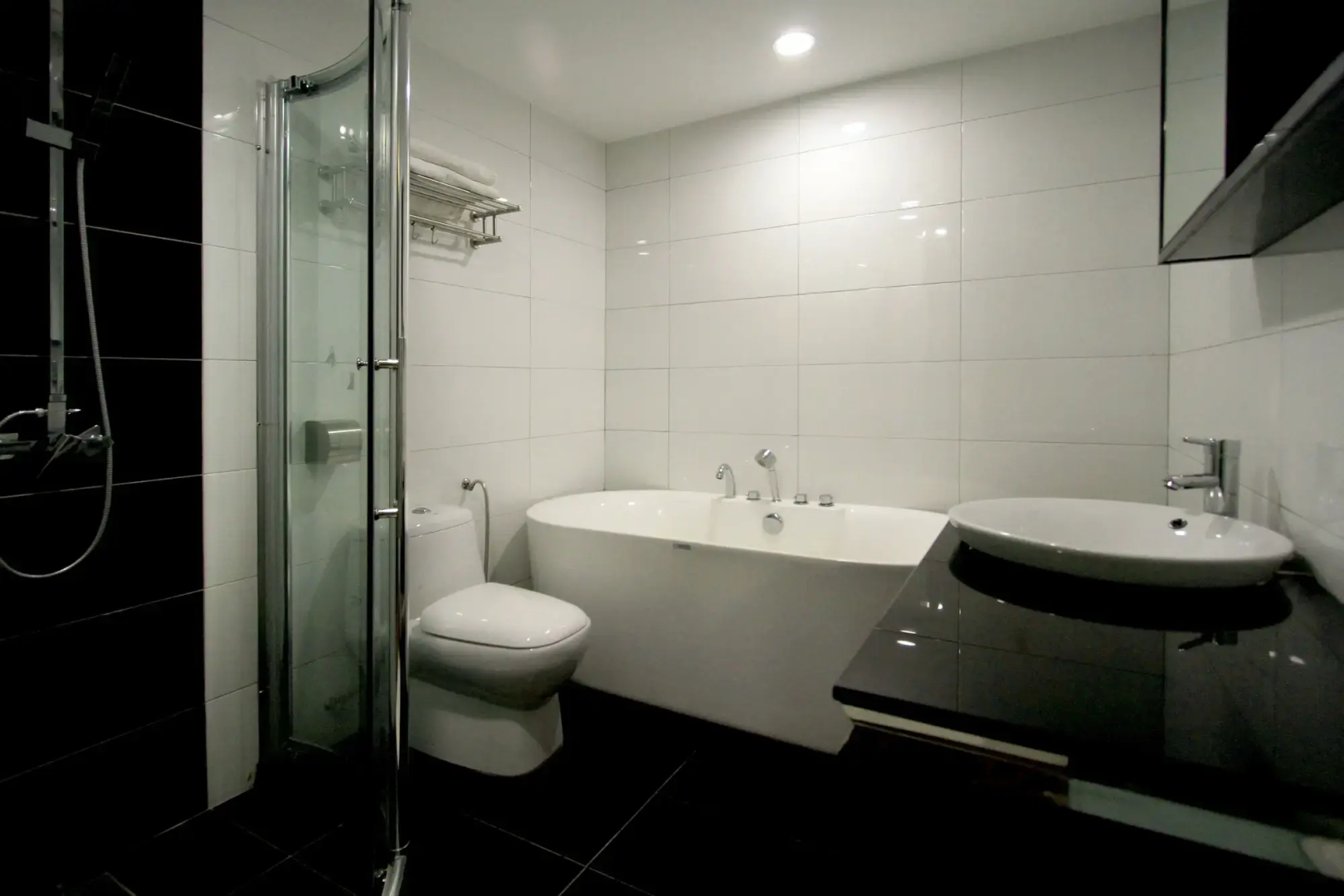 J Suites Hotel