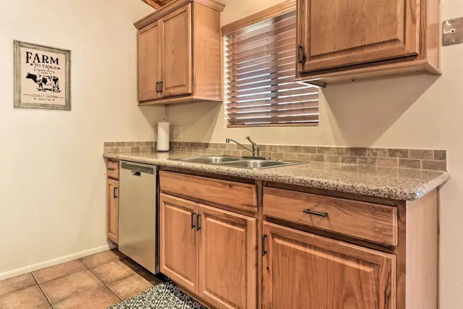 Family Home - Walk to Golf Course & Park