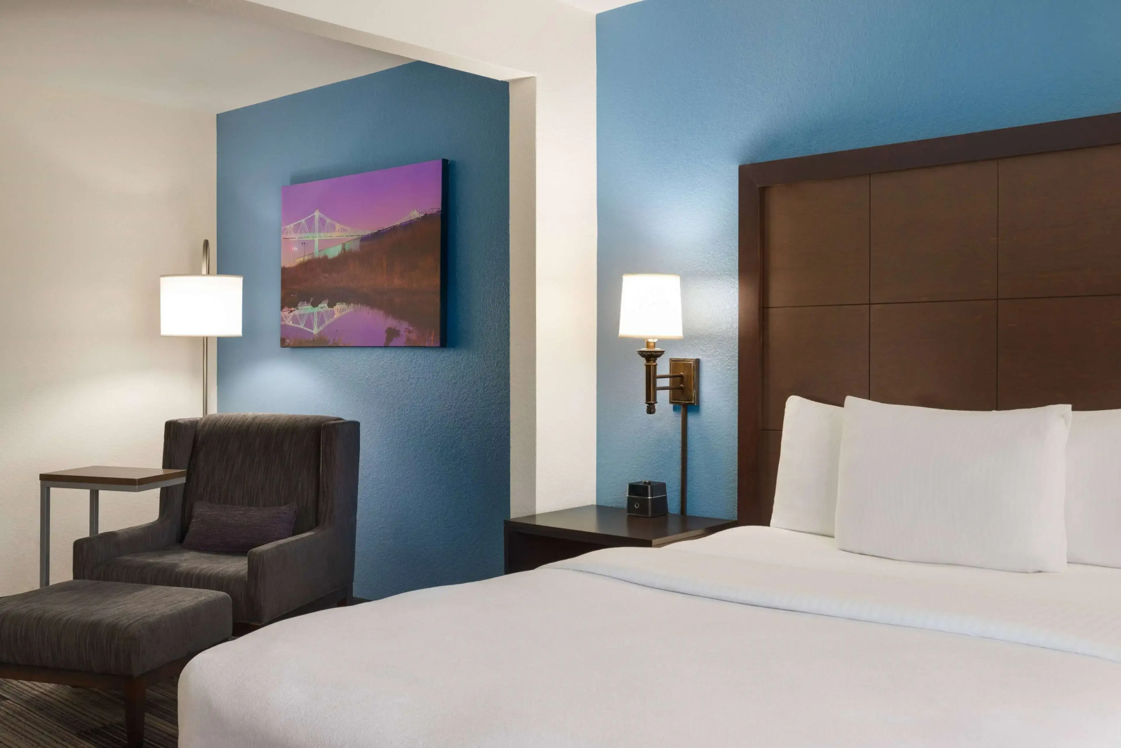 La Quinta Inn & Suites by Wyndham Springfield Airport Plaza