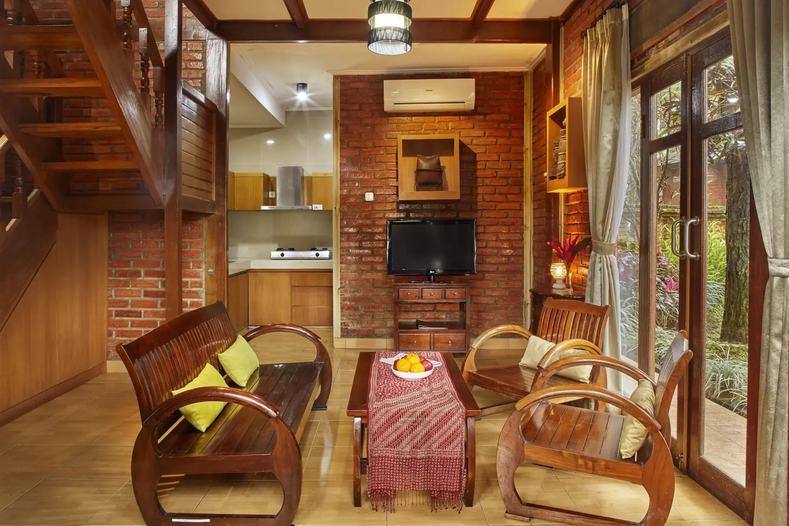 Jambuluwuk Convention Hall & Resort Puncak