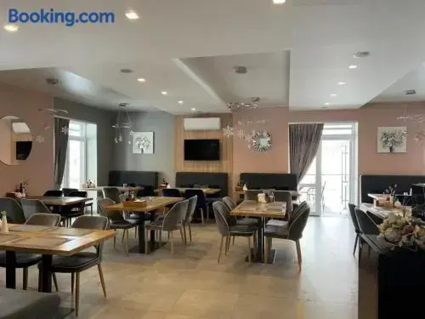 Arena Apart Hotel
