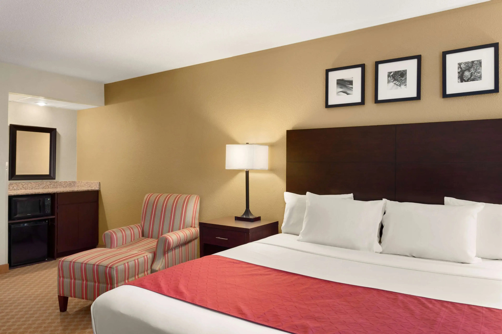 Country Inn & Suites by Radisson, Coon Rapids, MN