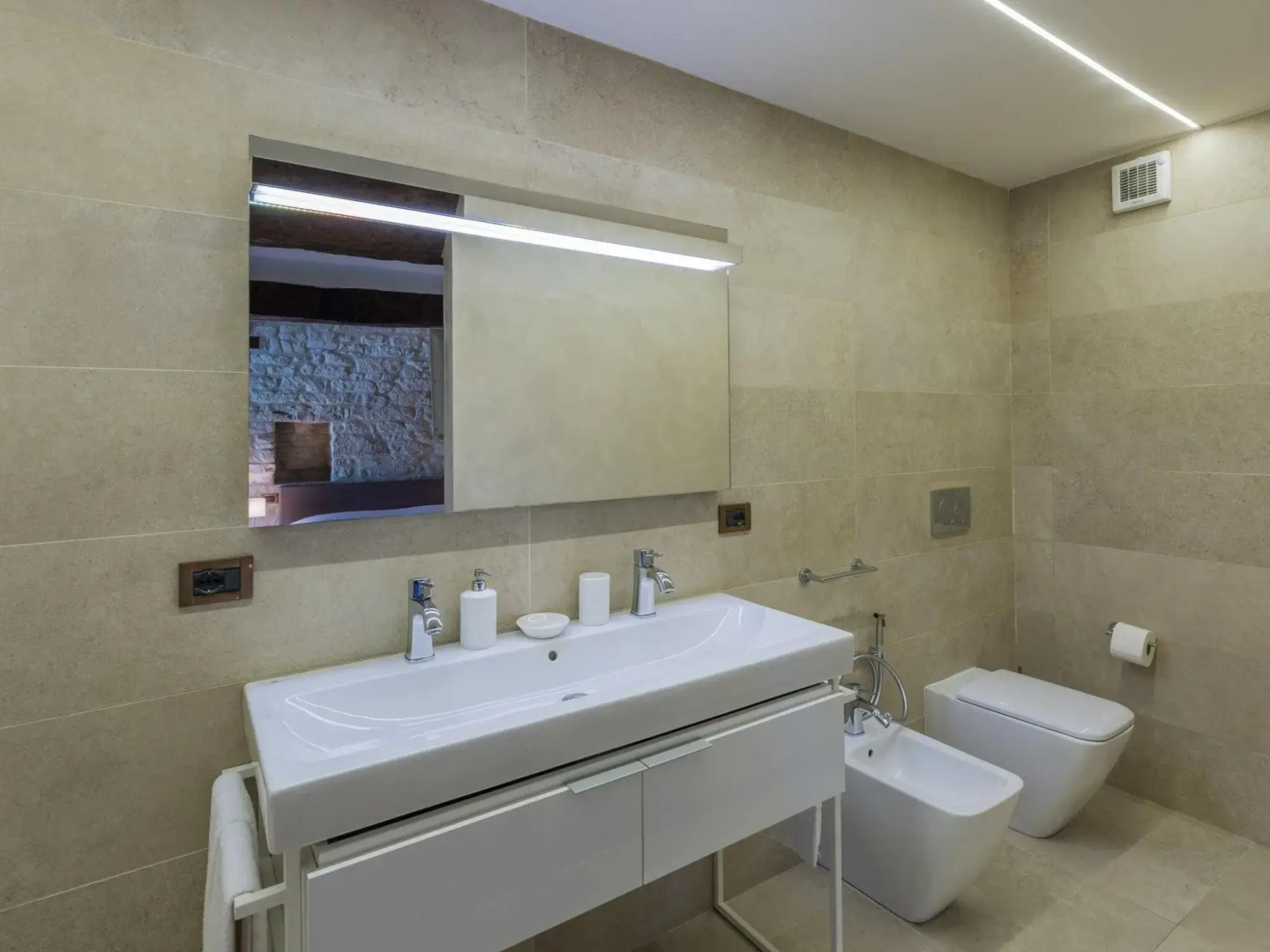 Exclusive Outdoor 2 Bubble Baths, Heated Pool, Gym