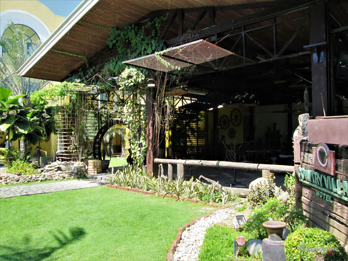 Country Village Hotel