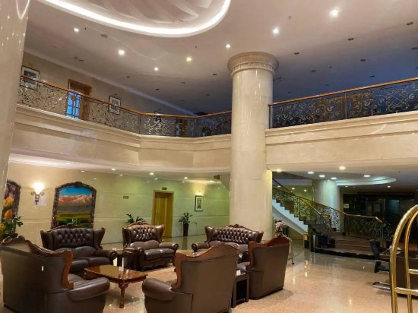 Yili Huacheng Hotel (Liuxing Street)