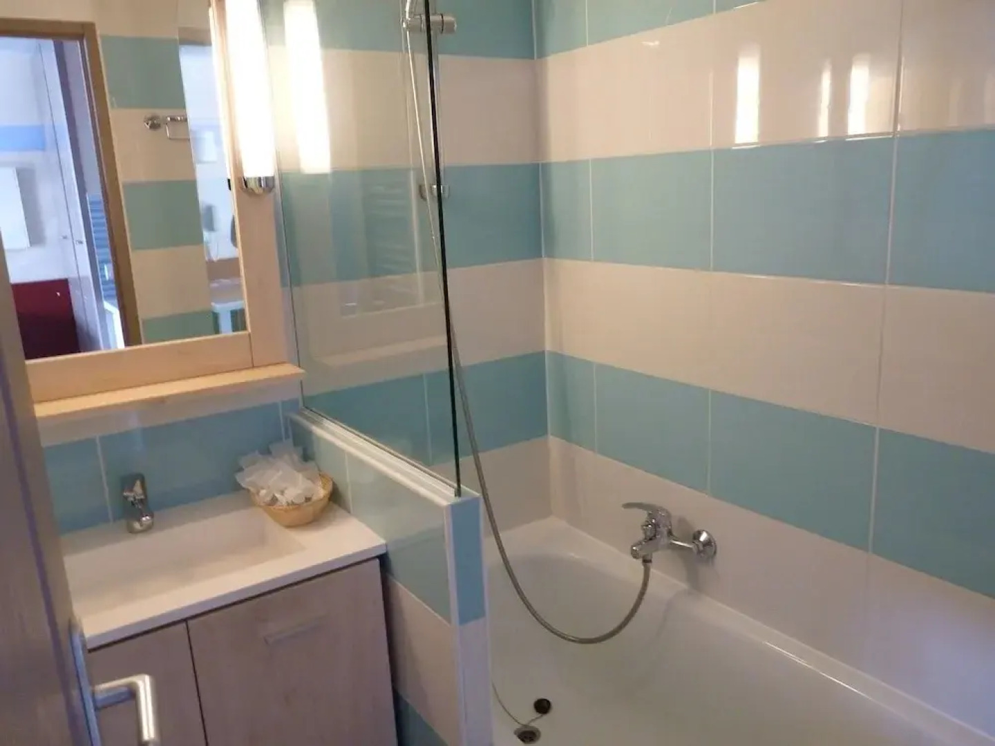 Grande piscine a debordement vue mer