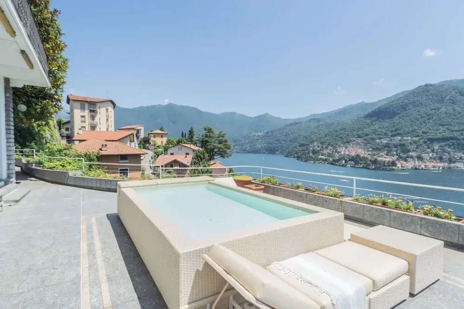 Villa Chiara Moltrasio With Private Garden by Rent all Como