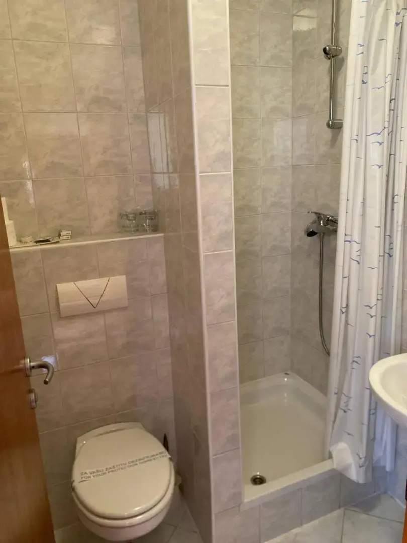 Ada Hotel