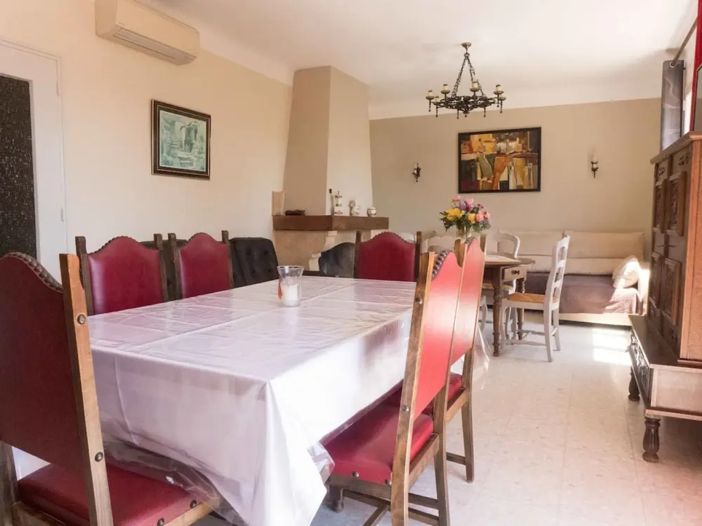 Attractive Villa in Roquemaure With Swimming Pool