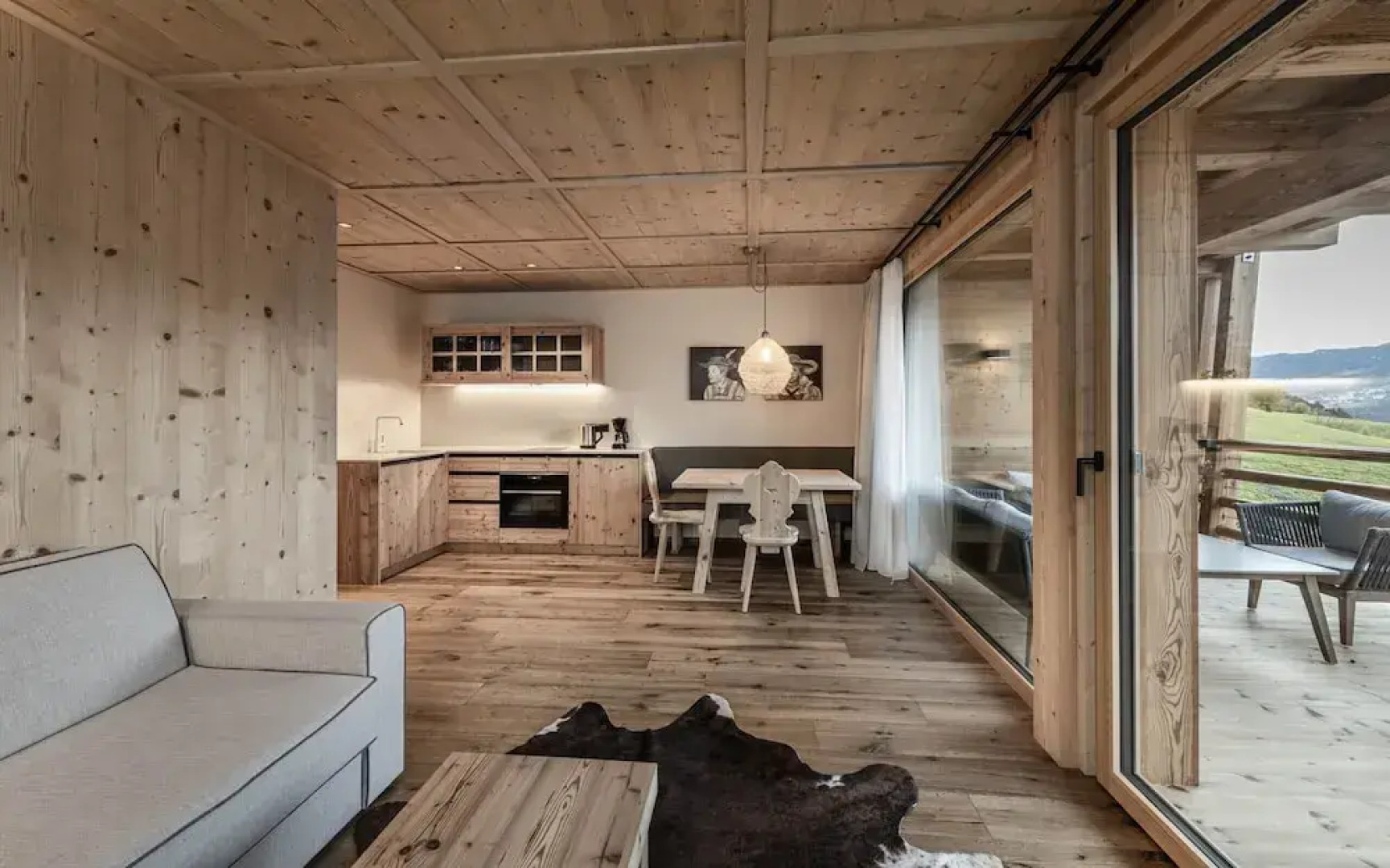 Presulis Hideaway Apartments & Restaurant