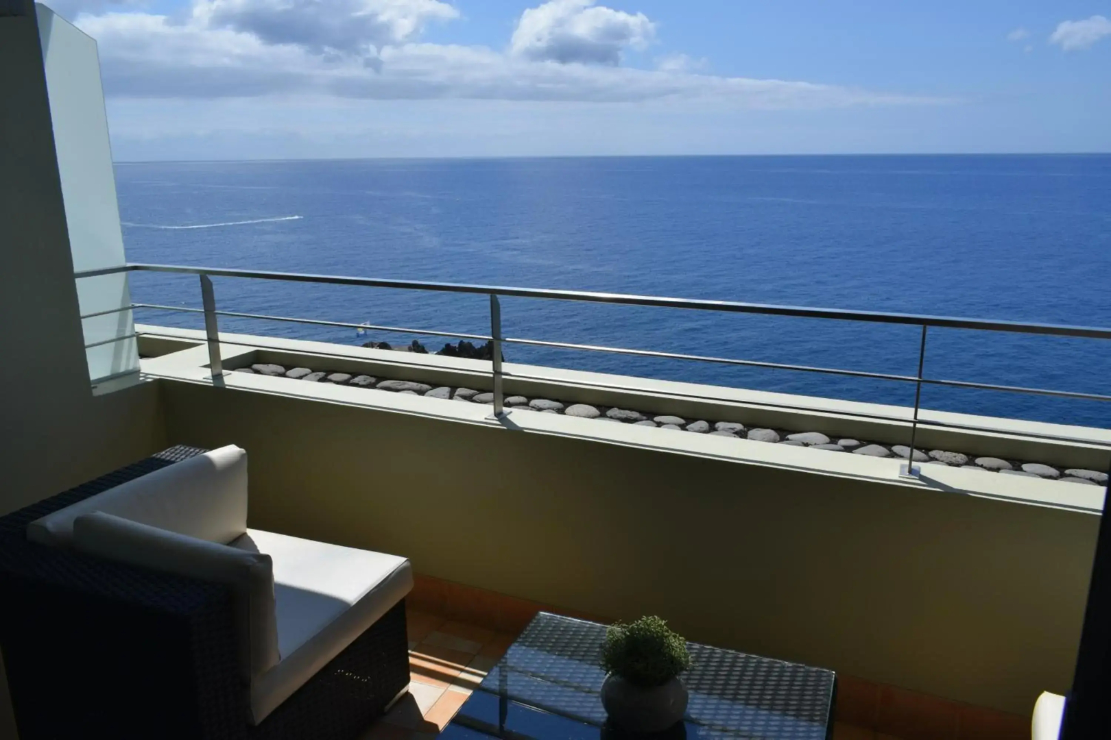 Madeira Regency Cliff