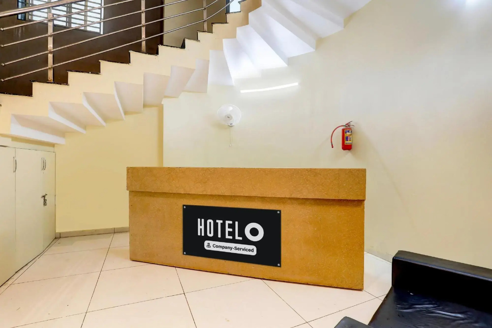 OYO 27960 Hotel Divya Sai Palace