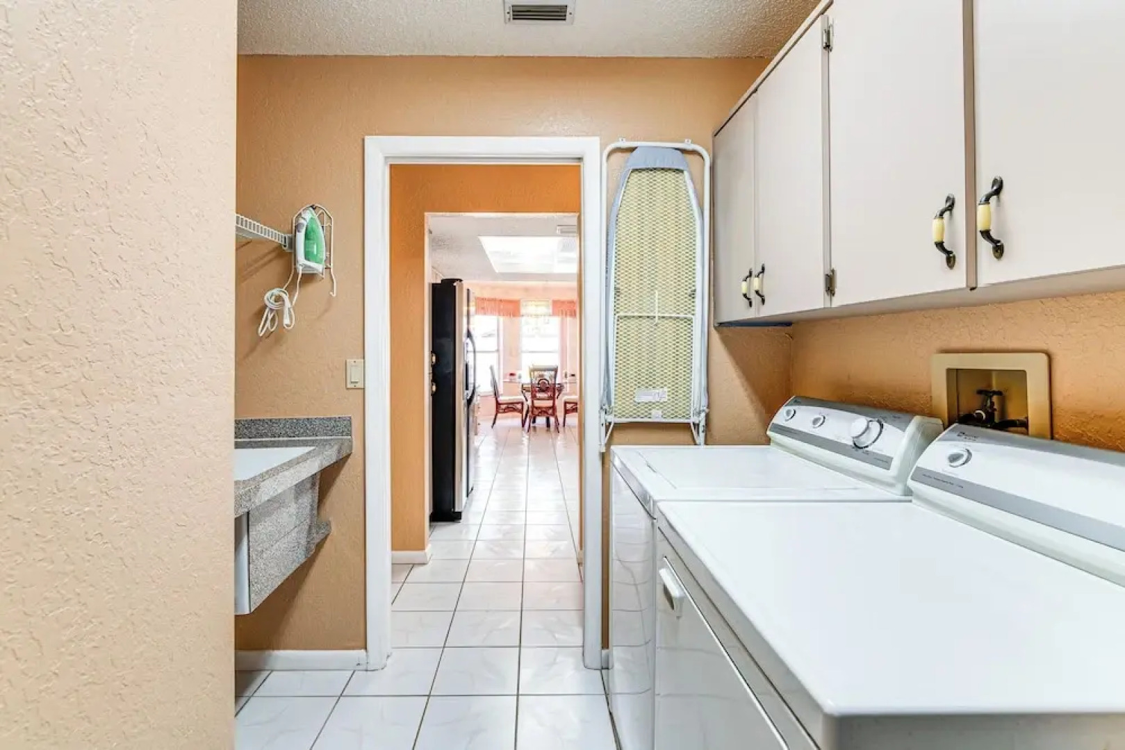 3 Mi to Weeki Wachee Springs SP: Poolside Oasis!