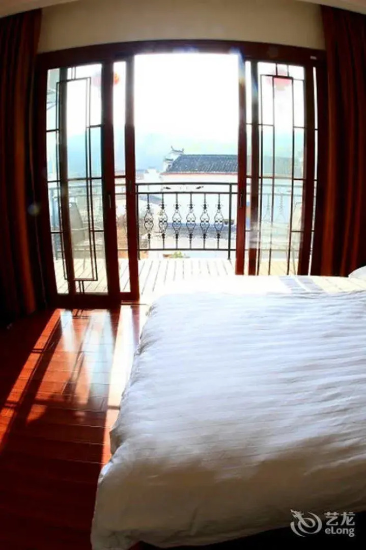 Wuyuan Huayuan Mountain Villa