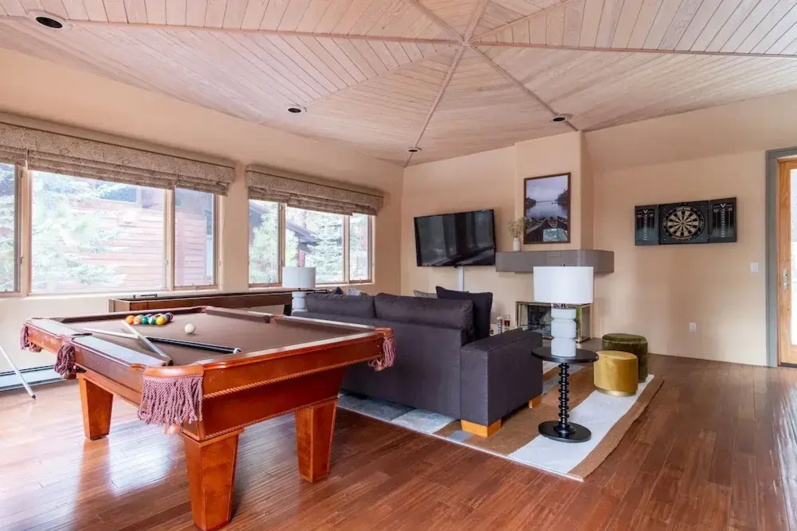 Ponderosa by Avantstay Spacious Cabin w/ Large Deck & Hot Tub 10min to Mtn