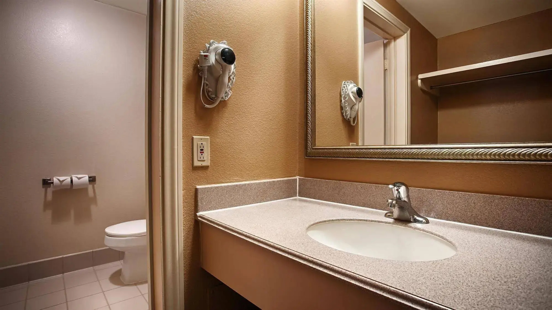 Best Western Valencia Inn