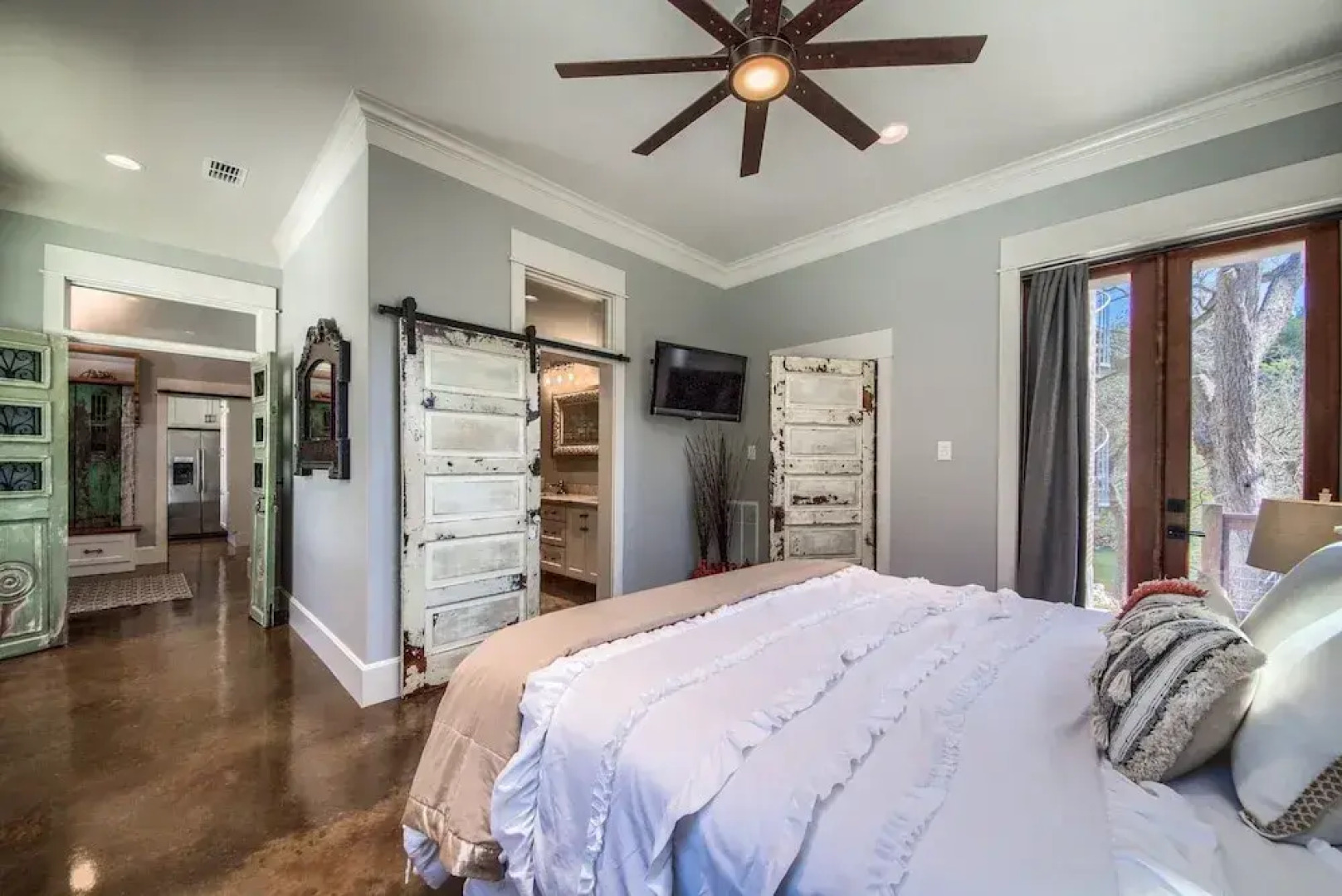 River Repose Rr 7134 4 Bedroom Home by RedAwning