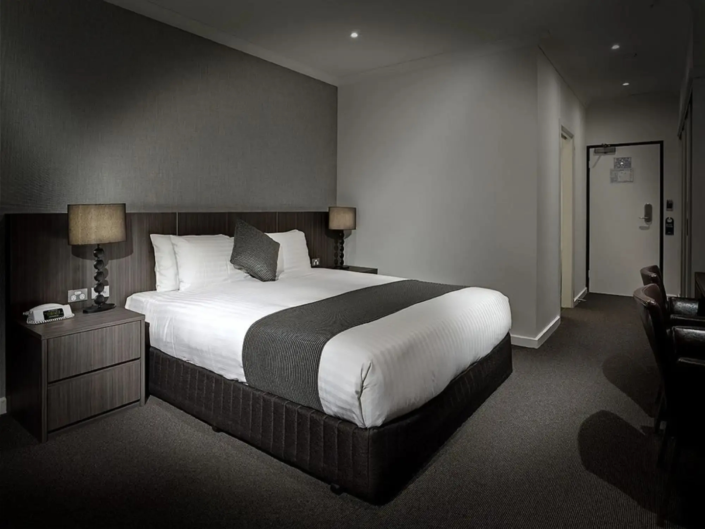 Lakes Hotel