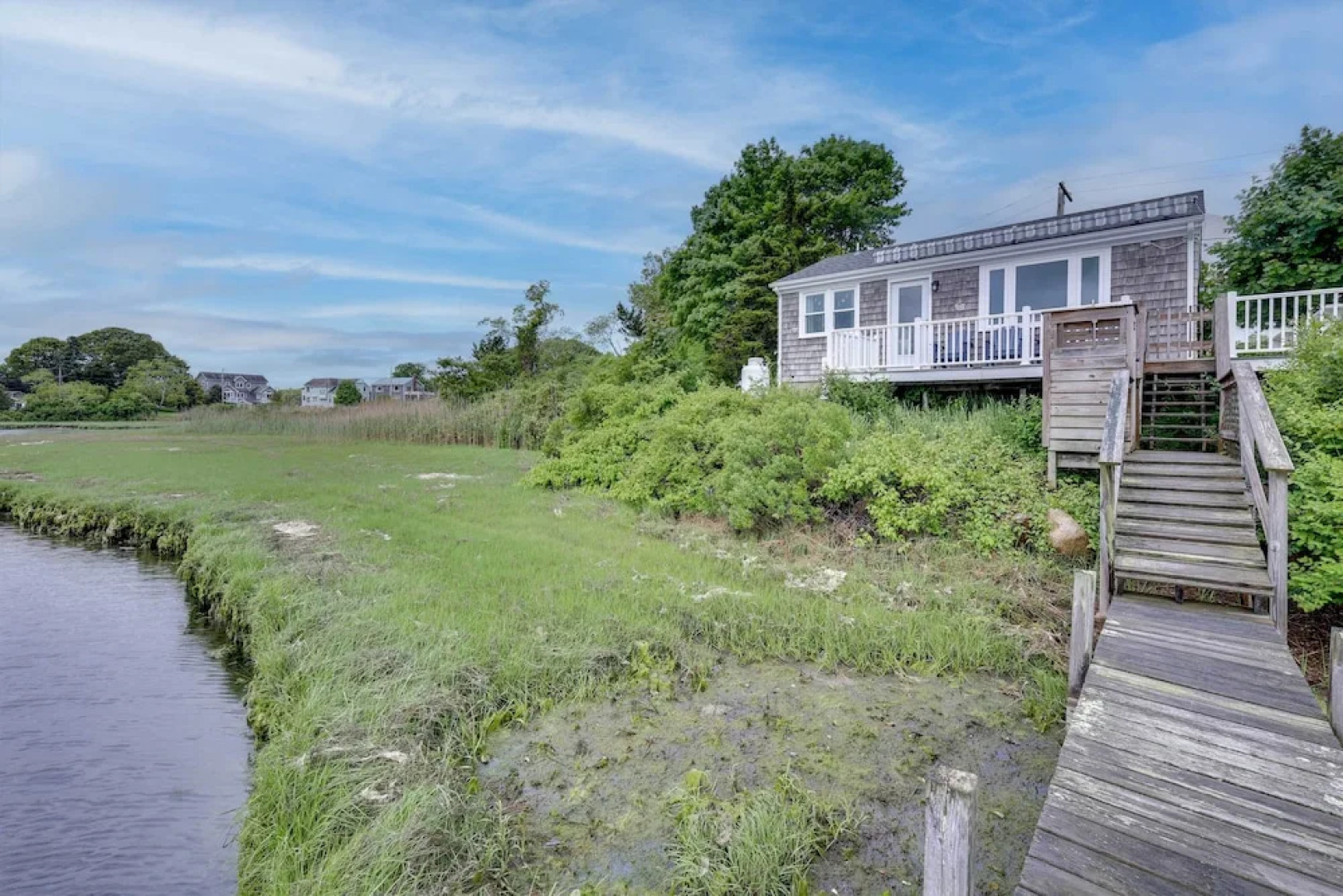 Cozy Narragansett Cottage w/ Dock & Outdoor Shower