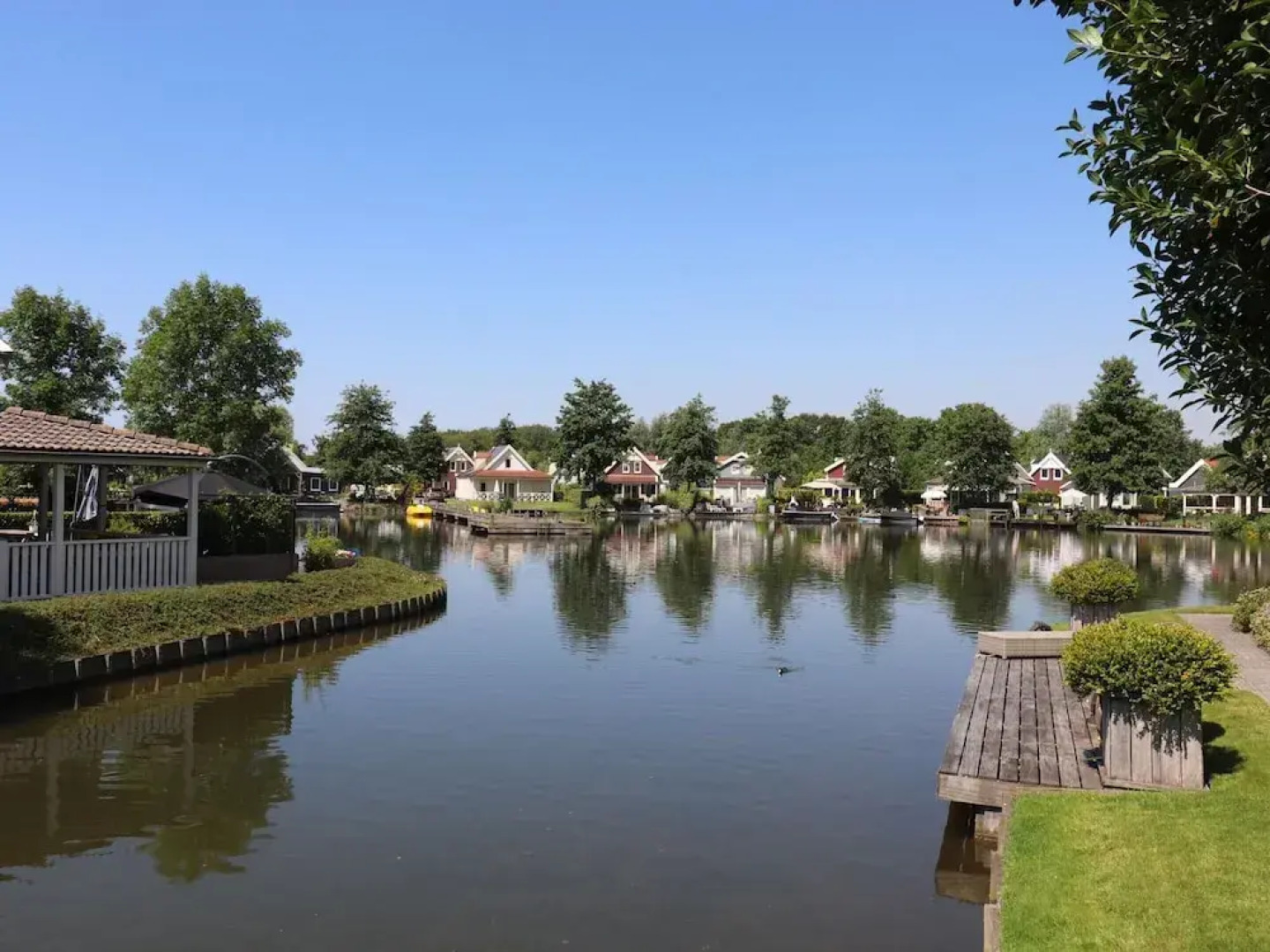 Bungalow by Water Near Rotterdam and Zeeland