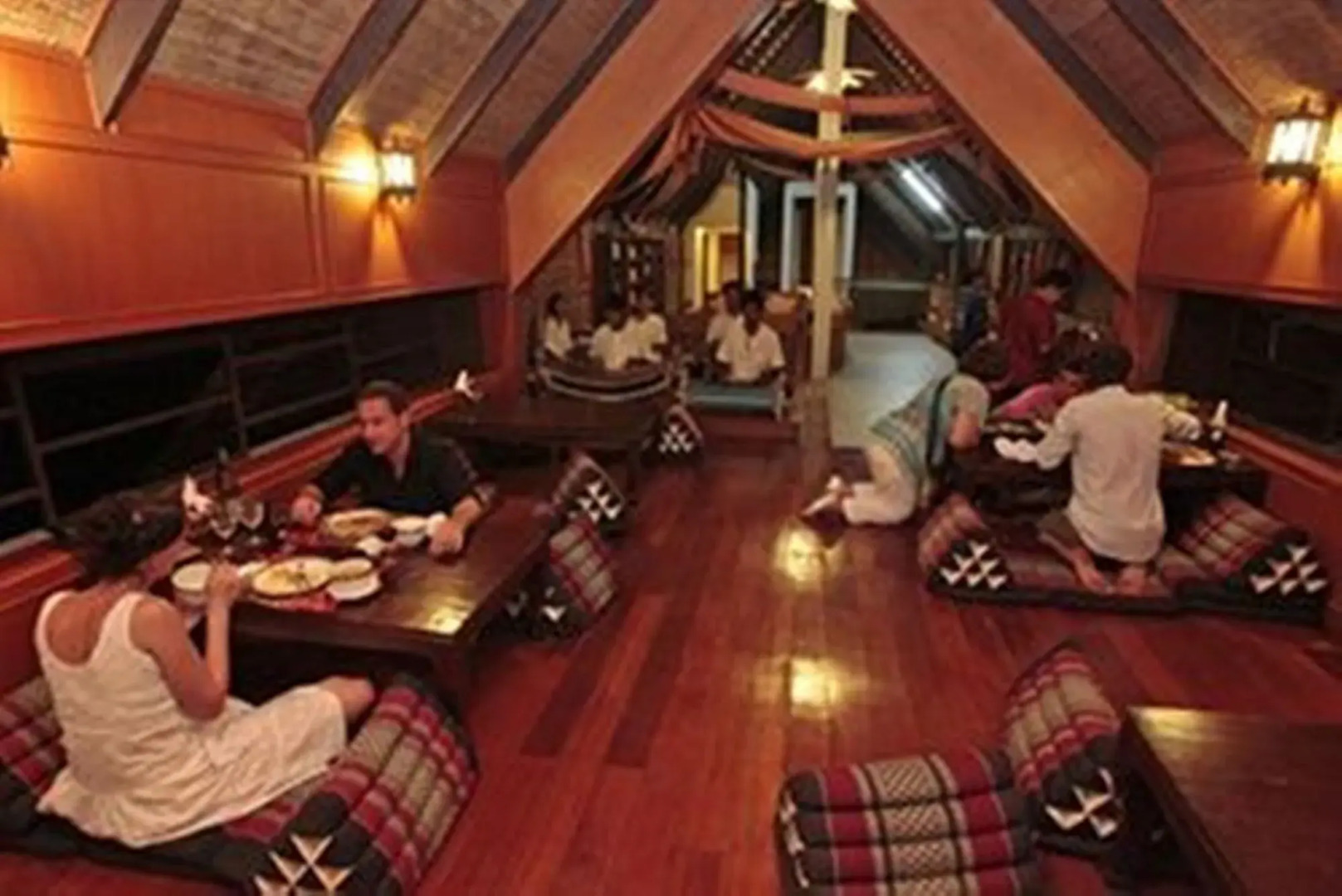 Coral Hotel Bangsaphan