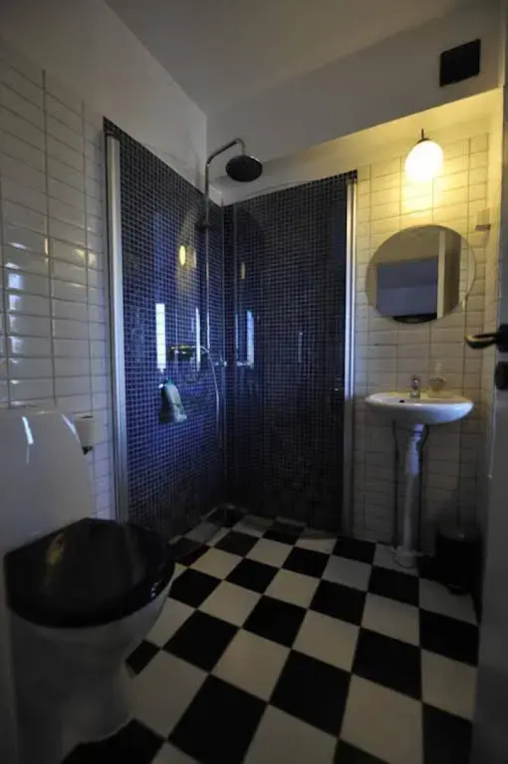 Gustav Bed & Kitchenette