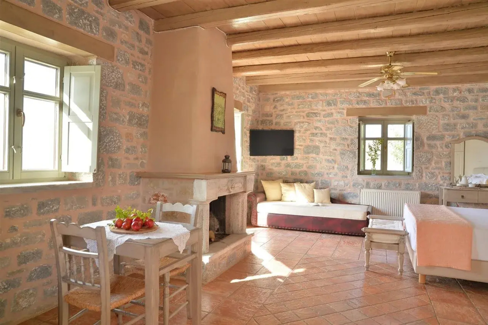 Akrolithi Guesthouse