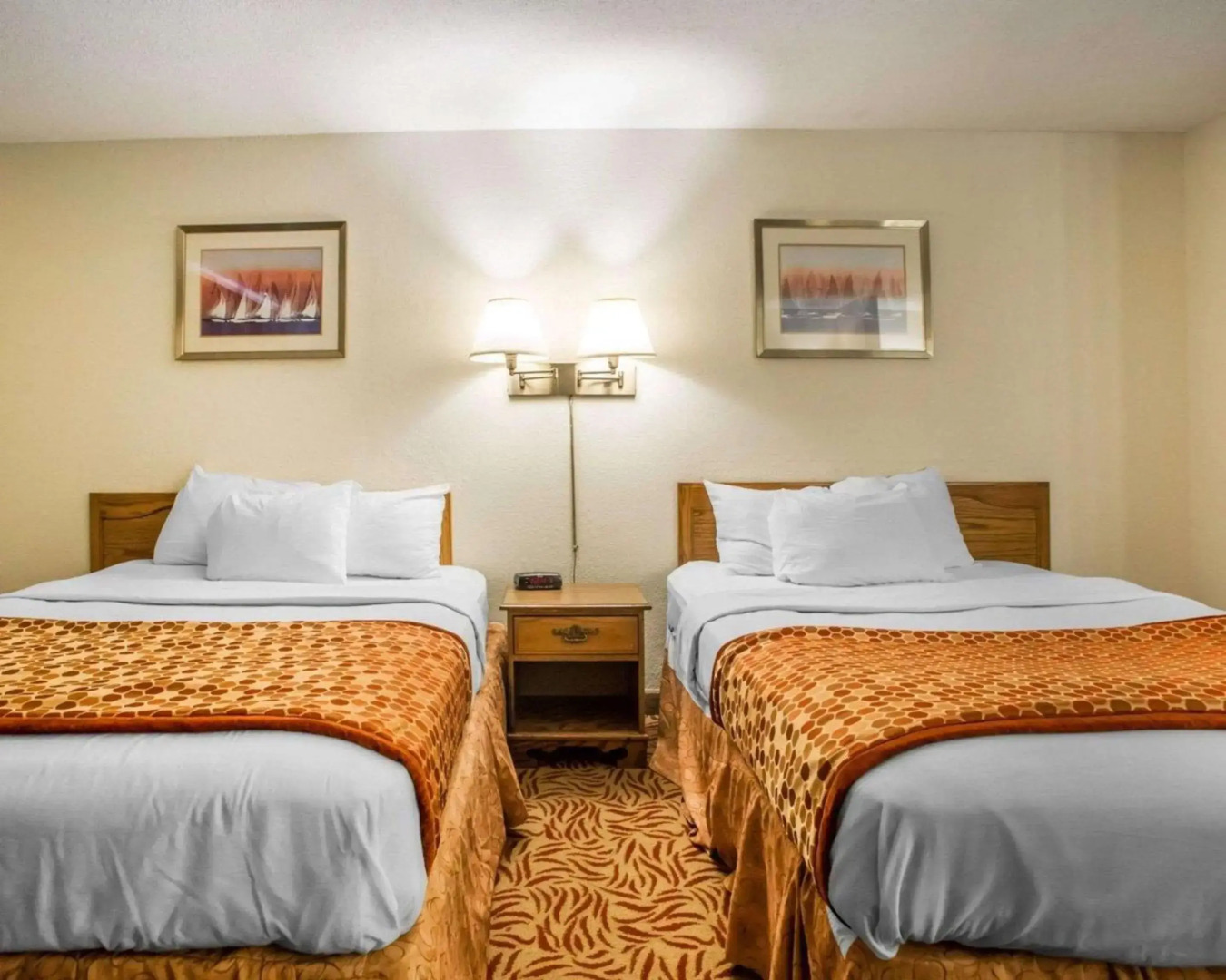 Econo Lodge Inn & Suites Stevens Point
